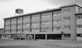改築された八郷小学校
