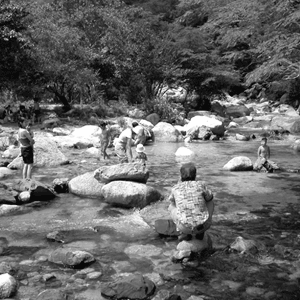 宮妻峡での川遊び