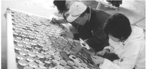 焼き物でパネル作製(橋北まちづくり会)